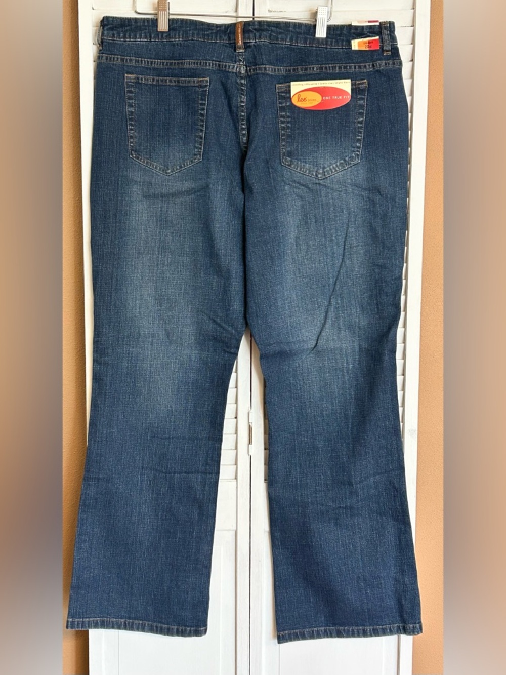 LEE Lower Rise Slight flare stretch Womens Size 20W NWT slimming blue jeans - Picture 2 of 6